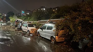 बेंगलुरु में भारी बारिश से फिर तबाही! पॉश इलाकों में बाढ़ जैसे हालात, सड़कें बनीं तालाब, IMD ने जारी किया अलर्ट