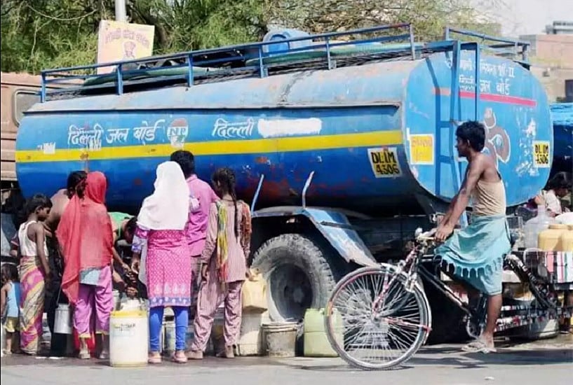 RTI से दिल्ली में पानी के टैंकरों की संख्या बढ़ने का खुलासा, संदीप दीक्षित ने कहा- केजरीवाल को ठेके ही चाहिए