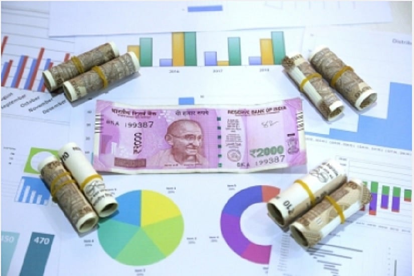 भारतीय परिवारों की बचत पांच साल के निचले स्तर पर पहुंची, बढ़ती महंगाई ने मध्य वर्ग की क्रय शक्ति को कुंद किया