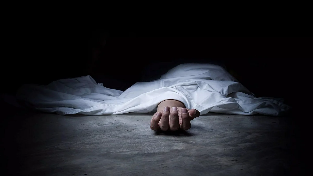 झारखंड में दिल दहलाने वाली वारदात, बेटे ने हसुआ से रेत डाला पिता का गला, रातभर शव के पास बैठा रहा