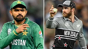 T20 World Cup: पहले सेमीफाइनल में पाकिस्तान से भिड़ेगी न्यूजीलैंड की टीम, जानें कौन किसपर पड़ेगा भारी?