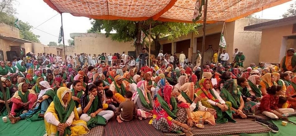 किसान हितों के लिए अब सड़क पर लड़ेंगी महिला किसान, मुजफ्फरनगर में पहली बार हुई 'हरी चुनरी महिला किसान पंचायत'