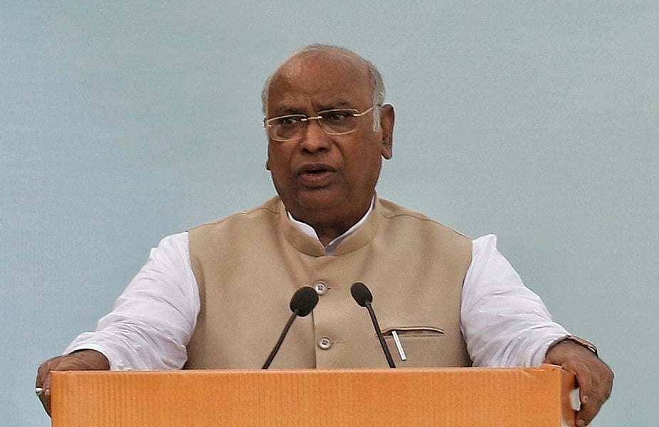 बड़ी खबर LIVE: NDA है भारत का सबसे बड़ा NPA, छोटे और मध्यम व्यवसायों को कर रही नष्ट- मल्लिकार्जुन खड़गे