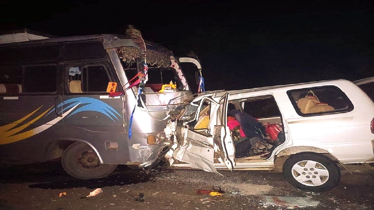 मध्य प्रदेश के बैतूल में सड़क हादसे से कोहराम! बस और कार की टक्कर में 11 लोगों की दर्दनाक मौत
