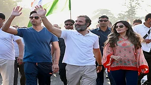 वीडियो: ‘भारत जोड़ो यात्रा’ में शामिल हुईं एक्ट्रेस रिया सेन, राहुल गांधी के साथ कदमताल करती आईं नजर