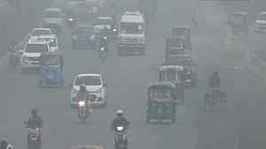 बाल संरक्षण आयोग ने बढ़ते प्रदूषण पर दिल्ली सरकार से मांगा जवाब, स्कूल बंद करने पर विचार के लिए कहा