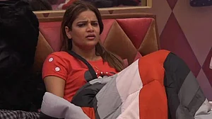 सिनेजीवन: 'एन एक्शन हीरो' से सामने आया आयुष्मान का फर्स्ट लुक और BB16 में बड़ा ट्विस्ट, अचानक बेघर हुईं अर्चना गौतम!