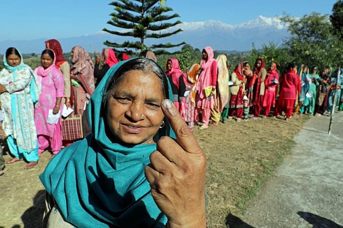 हिमाचल प्रदेश में 75.6 फीसदी मतदान हुआ, चुनाव अधिकारी ने एक दिन बाद अंतिम आंकड़ा जारी किया