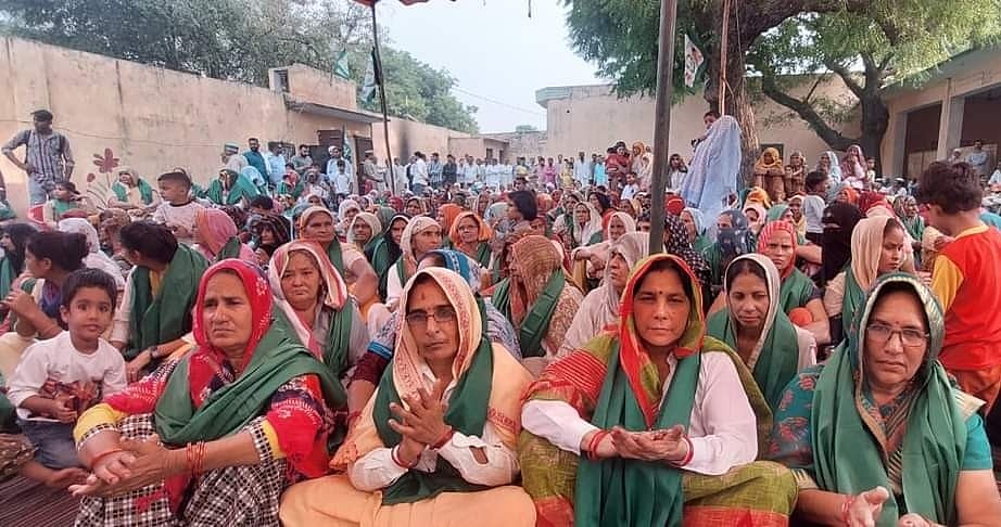 किसान हितों के लिए अब सड़क पर लड़ेंगी महिला किसान, मुजफ्फरनगर में पहली बार हुई 'हरी चुनरी महिला किसान पंचायत'