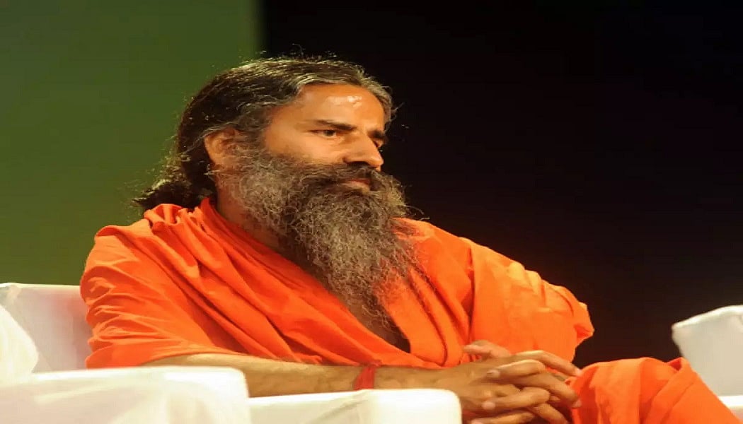 महिलाओं के पहनावे को लेकर दिए विवादित बयान पर घिरे रामदेव, बवाल मचने के बाद मांगी माफी
