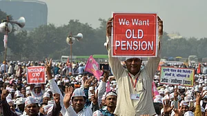 हिमाचल के बाद अब गुजरात चुनाव में छाया पेंशन का मुद्दा, बीजेपी के लिए खड़ी हुई बड़ी मुश्किल