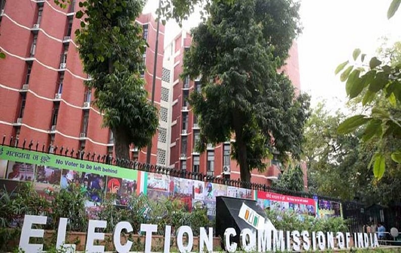 गुजरात चुनावः इंस्टाग्राम पोस्ट करना आईएएस अधिकारी को पड़ा मंहगा, चुनावी ड्यूटी से हटाया गया