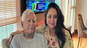 पिता लालू यादव को किडनी दान करेंगी बेटी रोहिणी आचार्य, सिंगापुर में ट्रांसप्लांट इसी महीने