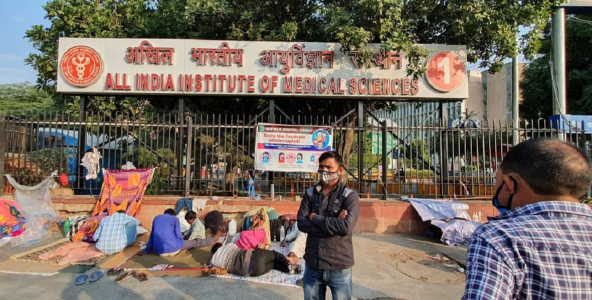 दिल्लीः हैकिंग के सात दिन बाद भी एम्स का सर्वर डाउन, अस्पताल में मरीजों की भीड़ उमड़ी, मची अफरातफरी