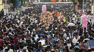 वीडियो: दुनिया की आबादी ने छुआ 8 अरब का आंकड़ा, अगले साल चीन को पछाड़ नंबर वन बन जाएगा भारत