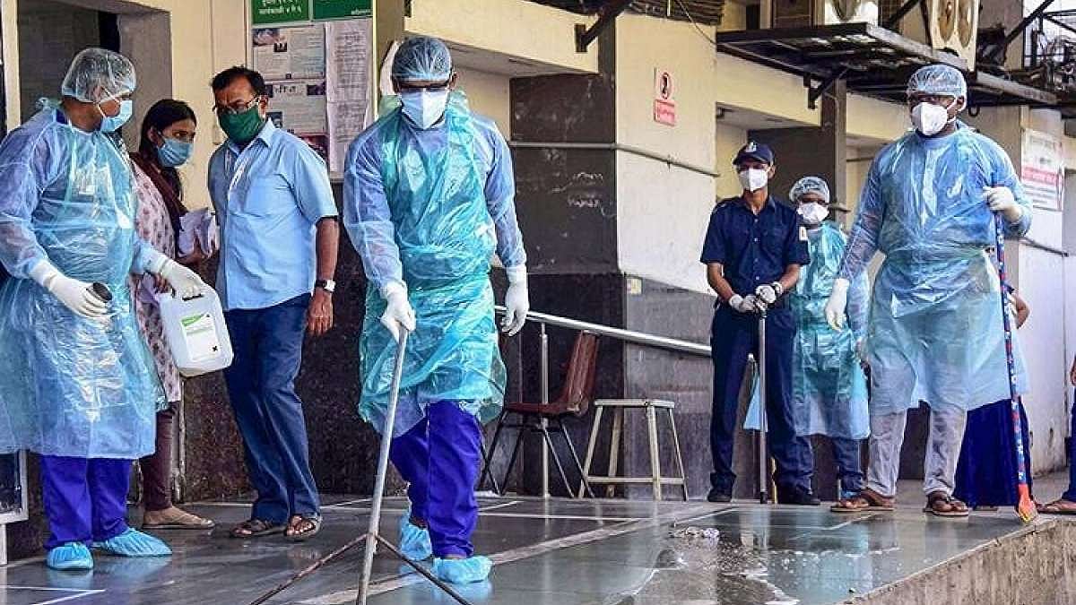 योगी सरकार में स्वास्थ्य व्यवस्था बेहाल! HIV पॉजिटिव गर्भवती महिला का इलाज करने से डॉक्टरों ने किया मना, बच्चे की मौत