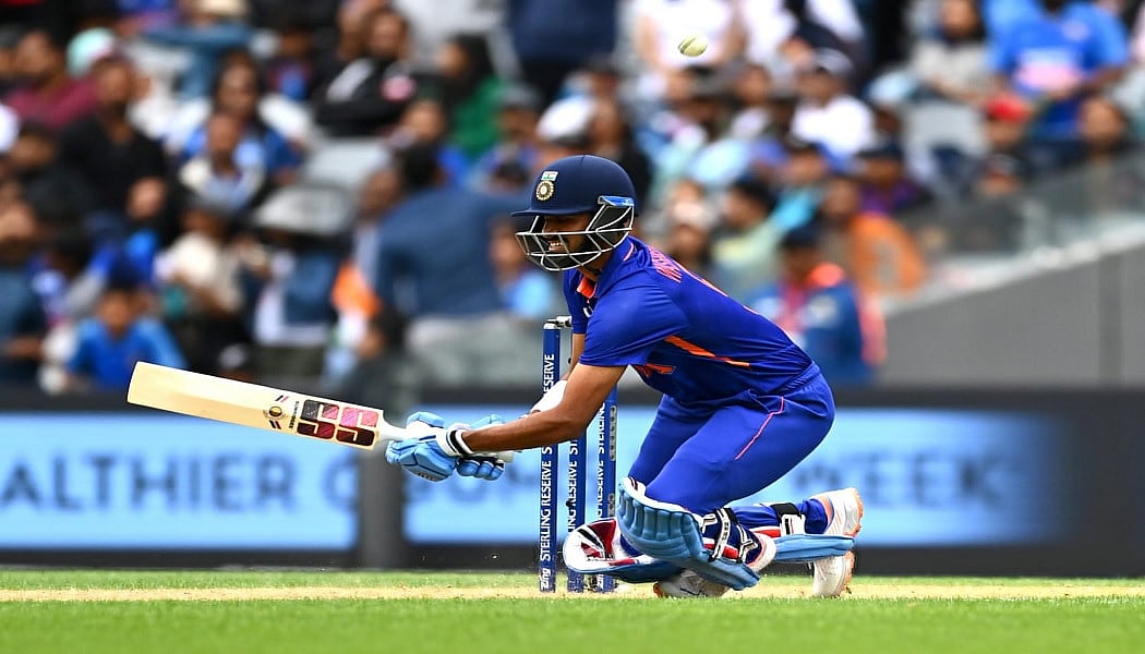 India vs New Zealand: भारत ने न्यूजीलैंड के सामने जीत के लिए रखा 307 रनों का लक्ष्य, धवन और श्रेयस ने जड़ा अर्धशतक 
