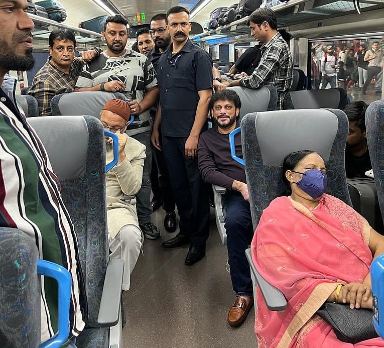 झूठे हैं ओवैसी, ट्रेन पर नहीं हुआ कोई पथराव, जांच के बाद गुजरात पुलिस का दावा