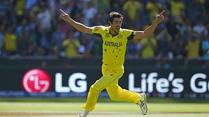 IPL Auction: कमिंस को पछाड़ स्टार्क बने IPL इतिहास के सबसे महंगे खिलाड़ी, KKR ने 24.75 करोड़ में खरीदा