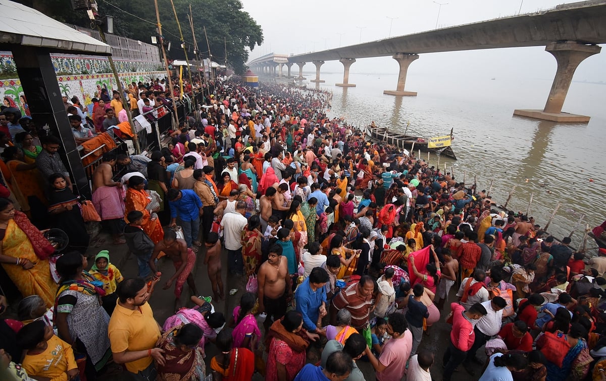 बिहार : कार्तिक पूर्णिमा पर लाखों लोगों ने लगाई गंगा में आस्था की डुबकी, जानें इसका महत्व