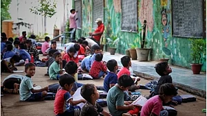 देश में 19.36 लाख छात्र बढ़े, लेकिन बंद हो गए 20 हजार स्कूल, शिक्षा मंत्रालय की रिपोर्ट से बड़ा खुलासा