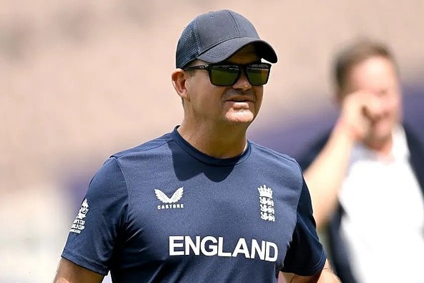 T20 WC: पाकिस्तान के खिलाफ फाइनल मैच से पहले इंग्लैंड के कोच ने कहा- वुड, मालन को शामिल करने पर करेंगे विचार