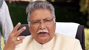 दिग्गज अभिनेता विक्रम गोखले के निधन की खबर निकली अफवाह, पत्नी ने खबरों का किया खंडन, कहा- हालत अभी भी नाजुक