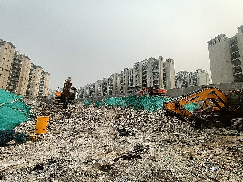GRAP लागू होने से ट्विन टावर का मलबा हटाने का काम रुका, मजदूरों को दी गई छुट्टी, आसपास के लोग परेशान