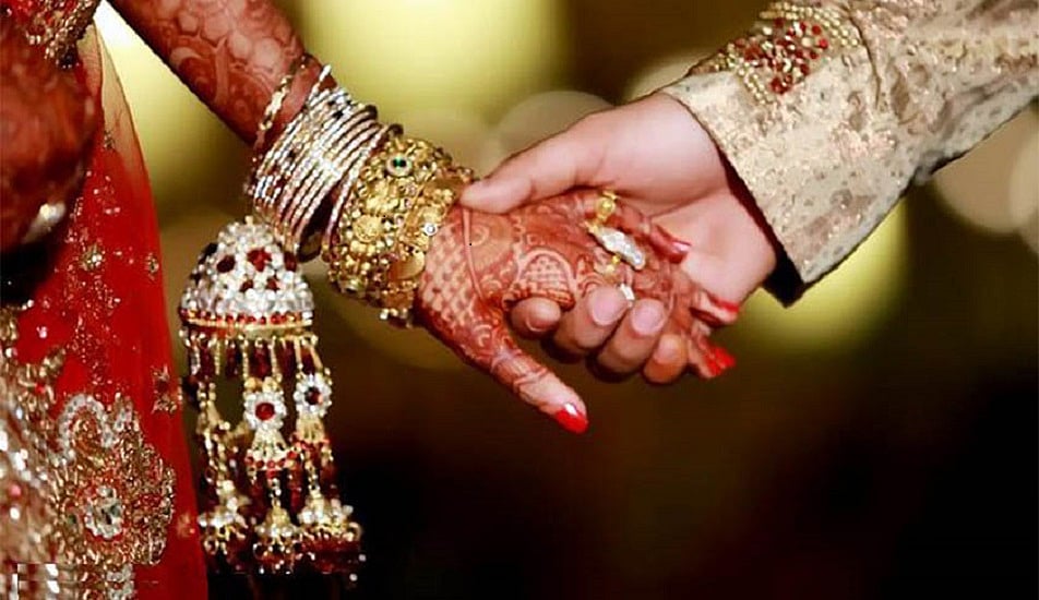 महाराष्ट्र सरकार ने 'अंतरधार्मिक शादी' पर नजर रखने के लिए बनाया 10 लोगों का पैनल, विपक्ष ने उठाया सवाल