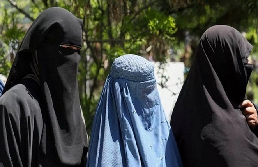 अफगानिस्तान में महिलाओं का दमन जारी, अब तालिबान ने महिला कर्मचारियों के NGO में काम करने पर लगाई रोक