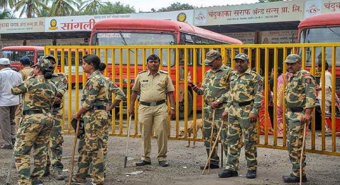 महाराष्ट्र में दिल दहला देने वाला मामला! महिला से की छेड़खानी, उसकी 10 महीने की बच्ची को चलती कार से फेंका, हुई मौत
