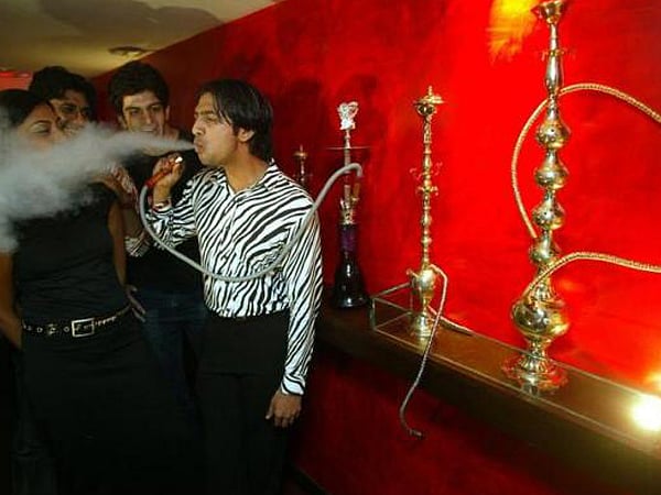 कोलकाता में आज रात से हुक्का बार पर पूर्ण प्रतिबंध, नगर निगम ने स्वास्थ्य पर प्रतिकूल प्रभाव का दिया हवाला