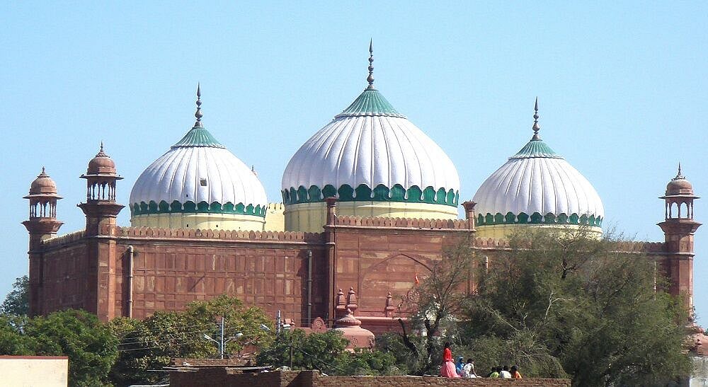 मथुरा के शाही ईदगाह में हनुमान चालीसा का पाठ करने पहुंचे हिंदू संगठन के कार्यकर्ता, कई गिरफ्तार