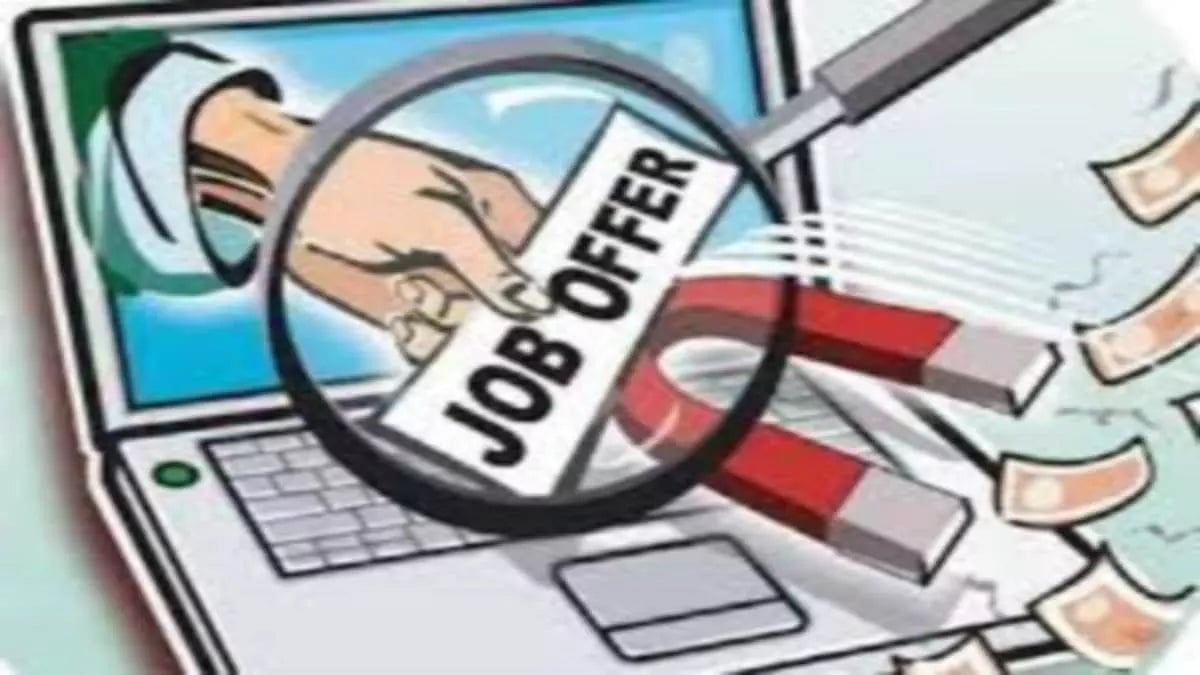 नोएडा: विज्ञापन देकर सरकारी नौकरी दिलाने के नाम पर करोड़ों रुपयों की ठगी करने वाला गिफ्तार, पुलिस के हत्थे चढ़ा