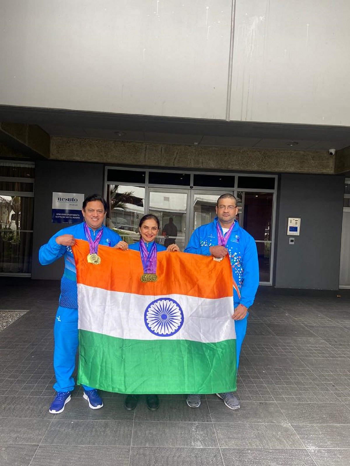 कॉमनवेल्थ क्लासिक बेंच प्रेस चैंपियनशिप: वेट लिफ्टिंग में कसौली की निदेशक डॉ. डिंपल कसाना ने जीता गोल्ड मेडल