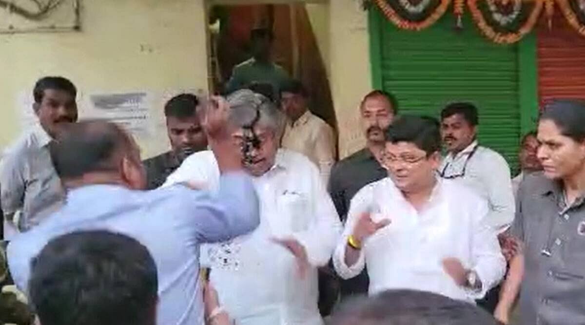 मंत्री पर इंक अटैक के बाद सचेत महाराष्ट्र सरकार, विधानसभा परिसर में स्याही वाला पेन लाने पर लगाई पाबंदी
