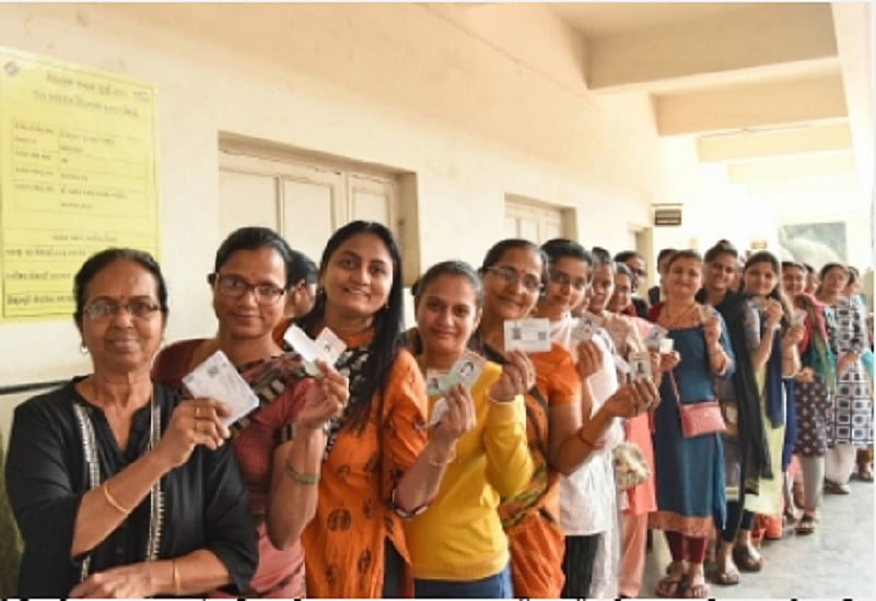 गुजरात चुनावः पहले चरण में कुल 63.31 फीसदी मतदान, 60 प्रतिशत महिलाओं, 65 प्रतिशत पुरुषों ने डाला वोट