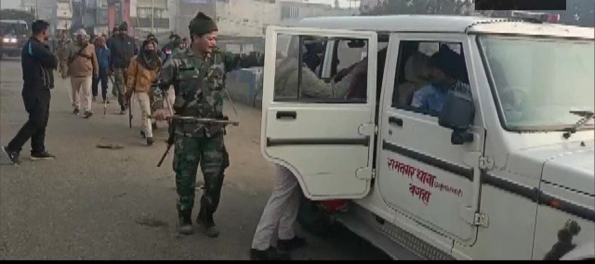 बिहार: रामनगर में शराब कारोबारियों को पकड़ने गई पुलिस टीम पर हमला, पथराव में 3 पुलिसकर्मी घायल, गाड़ी क्षतिग्रस्त
