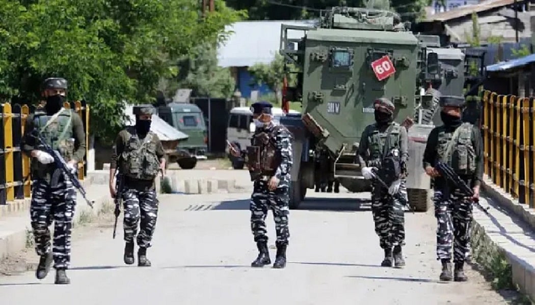 J&K: पुलवामा के त्राल सेक्टर में सेना-आंतकियों  के बीच एनकाउंटर, सुरक्षाबलों ने 2 से तीन आतंकी को घेरा