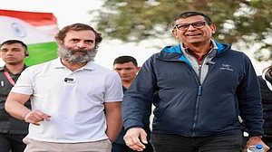'भारत जोड़ा यात्रा' में शामिल हुए RBI के पूर्व गवर्नर रघुराम राजन, राहुल गांधी के साथ कदमताल करते दिखे