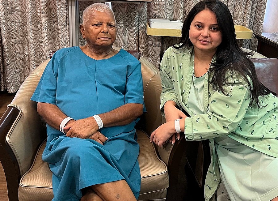 लालू यादव का सिंगापुर में किडनी प्रत्यारोपण सफल, बेटी रोहिणी आचार्य ने किया अंगदान, दोनों ICU में स्वस्थ