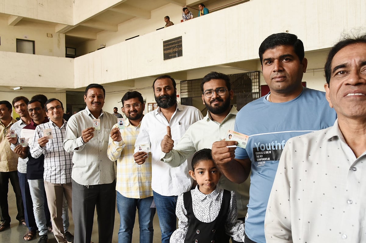 चुनाव और वोटिंग: शिमला से सूरत तक शहरी क्षेत्रों में उदासीनता बदस्तूर जारी, चुनाव आयोग ने मतदाताओं से किया ये आग्रह