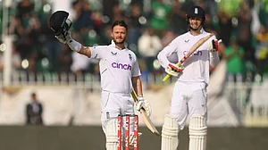 पाकिस्तान के खिलाफ टेस्ट में इंग्लैंड ने तोड़े सारे रिकॉर्ड, पहले ही दिन स्कोर 500 पार, लगे चार शतक