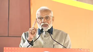 गुजरात चुनाव जीतते ही पीएम मोदी ने दिए सख्त फैसलों के संकेत, आर्थिक हालत ठीक नहीं होने का दिया इशारा