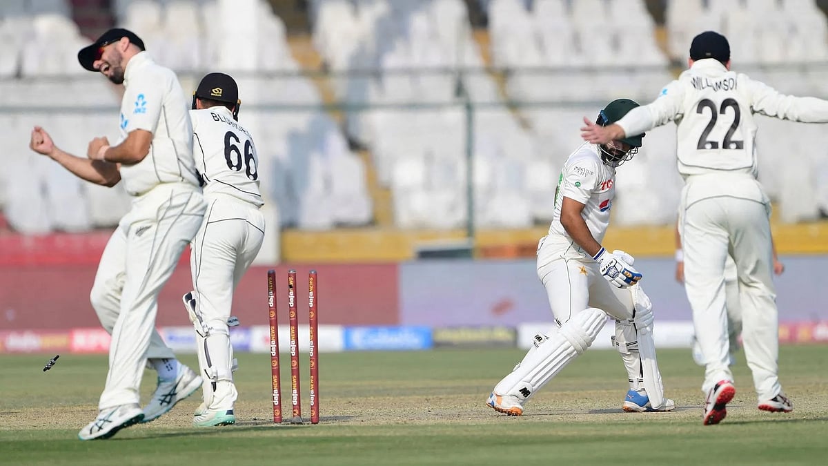Pak vs NZ: कराची में पाकिस्तान-न्यूजीलैंड टेस्ट में घटी अनोखी घटना, क्रिकेट में पहले कभी नहीं देखा गया यह कारनामा