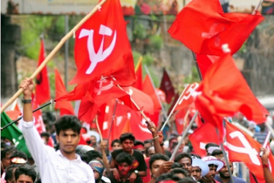 केरलः CPM नेताओं की मजबूरी बना वीआरएस, विजयन की गुड बुक में शामिल नहीं होना बन रहा कारण