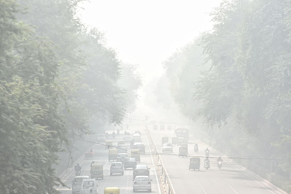 मौसम का फिर बिगाड़ा मिजाज, दिल्ली में ठंड-कोहरे का डबल अटैक, AQI भी खराब