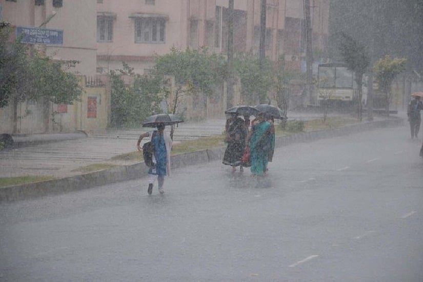 बंगाल की खाड़ी पर बना दबाव चक्रवाती तूफान में बदला, आंध्र प्रदेश में अगले 3 दिन भारी बारिश का अनुमान
