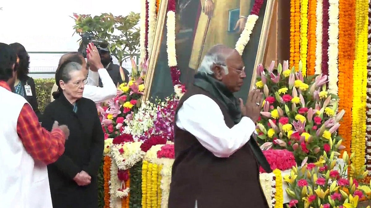 बीआर अंबेडकर की पुण्यतिथि: संसद के लॉन में सोनिया गांधी और खड़गे समेत कई नेताओं ने बाबा साहेब को दी श्रद्धांजलि