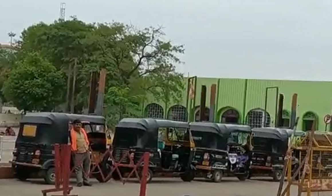 कर्नाटकः रेलवे स्टेशन की दीवार पर हरे रंग के पेंट पर हिंदू संगठन का विरोध, भगवा रंग में रंगने की दी धमकी